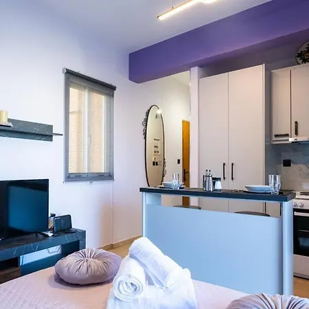 Апартаменты Sunny Escape Beachfront Studio