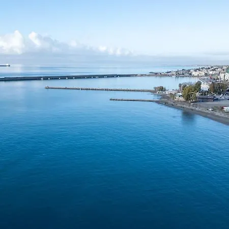 Sunny Escape Beachfront Studio Apartment Kalamata